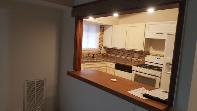 Building Photo - 11378 Cherry Hill Rd Unit 301 Rental