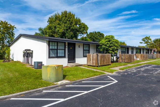 1135 N Wickham Rd, Melbourne, FL 32935 - Eleven35 Apartments