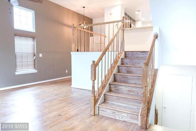 Photo - 3 LEVEL TOWNHOUSE WITH 1 CAR GARAGE END UNIT TOWNHOUSE