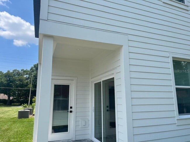 Photo - 1979 Peel Ave