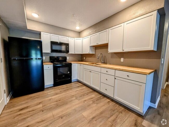Building Photo - 1319 B Ave W Rental