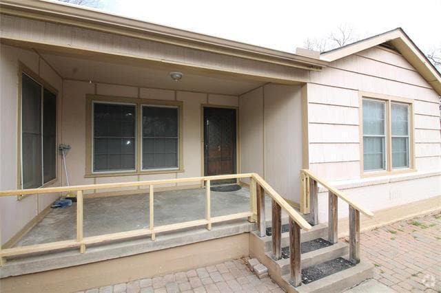 Building Photo - 5828 Locke Ave Rental