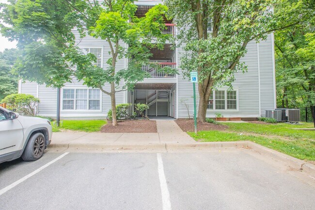Photo - Lovely 2 BR/2 BA Condo in Gaithersburg!