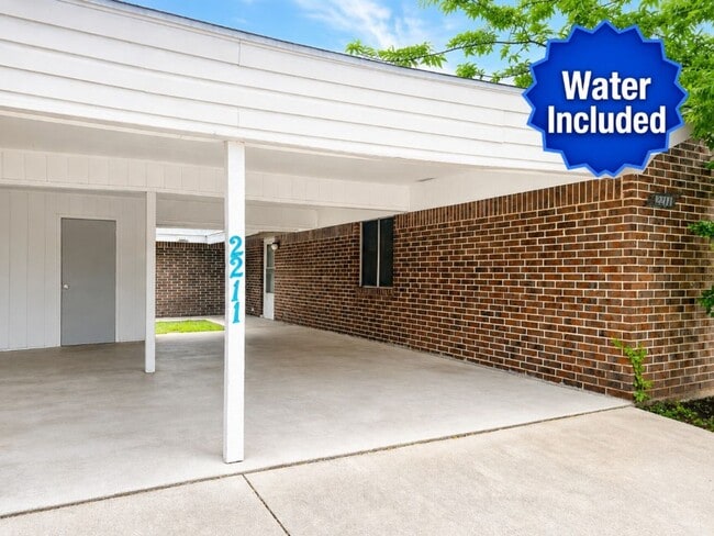 Building Photo - 2211 Wheeler Ave Unit B