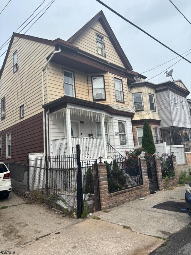 Building Photo - 602 E 23rd St Rental