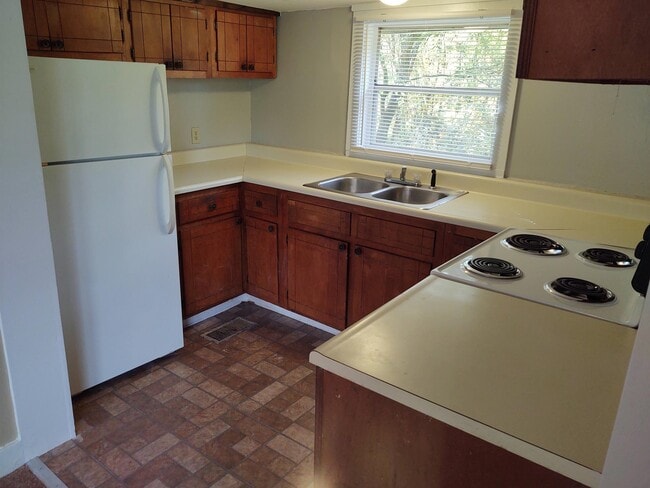 Photo - 2400 Ridgecrest Dr
