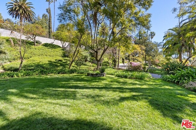 Photo - 2003 La Brea Terrace