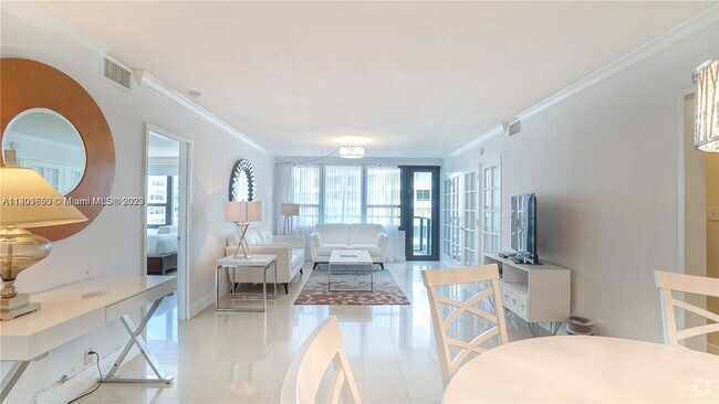 Building Photo - 5255 Collins Ave Unit PH B.. Rental