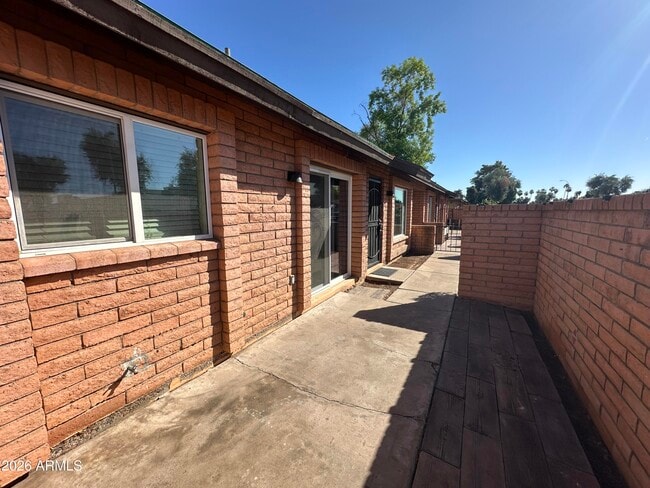 Photo - 116 W Loma Vista Dr