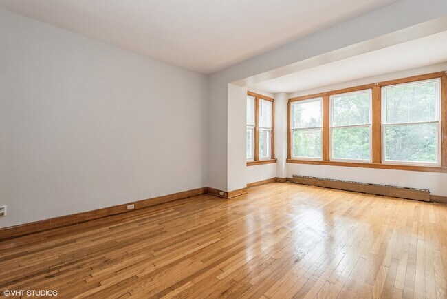 Photo - 5036 W Cullom Ave