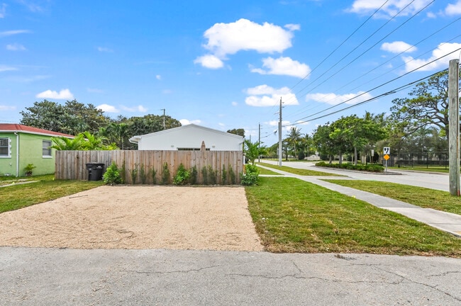 parking - 3400 Parker Ave