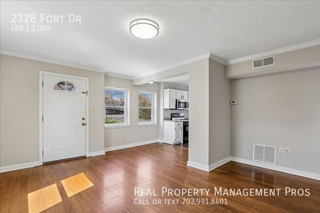 Photo - 2328 Fort Dr