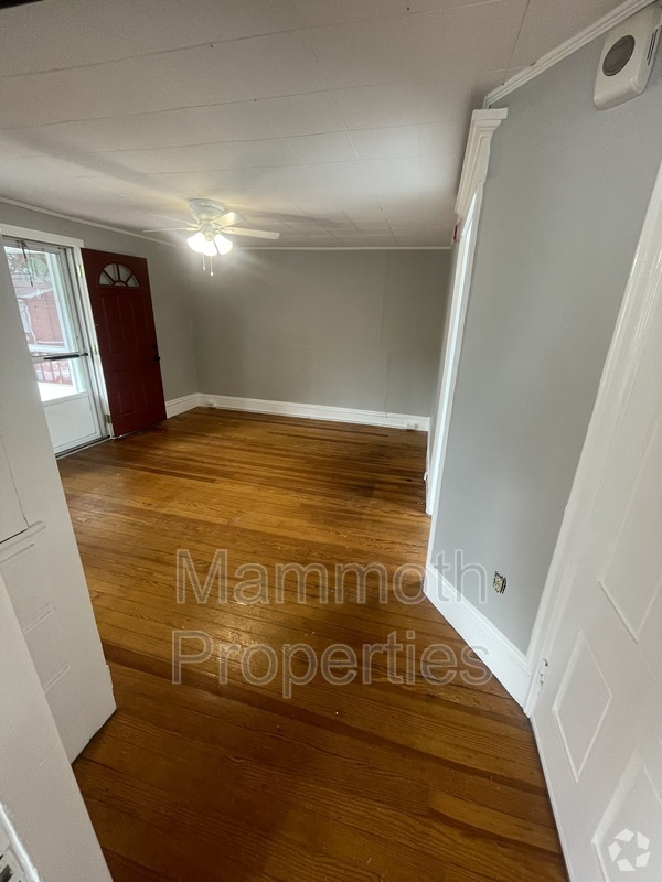 Building Photo - 320 Lowell St Unit 2 Rental