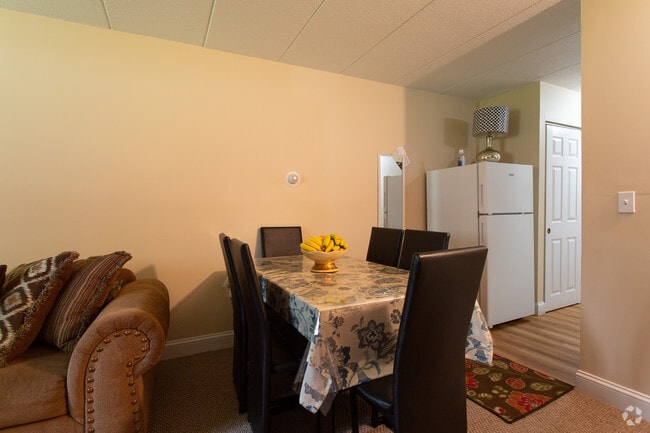 Studio - Parkwood Apartments