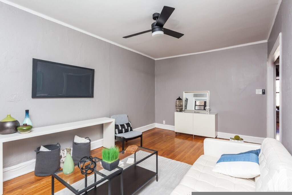 Photo - 637 W Cornelia Ave Unit 3W