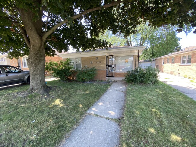 Building Photo - 444 Luella Ave Rental