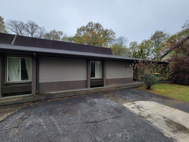 Photo - Spacious and newly renovated 3 bed 2 bath ...