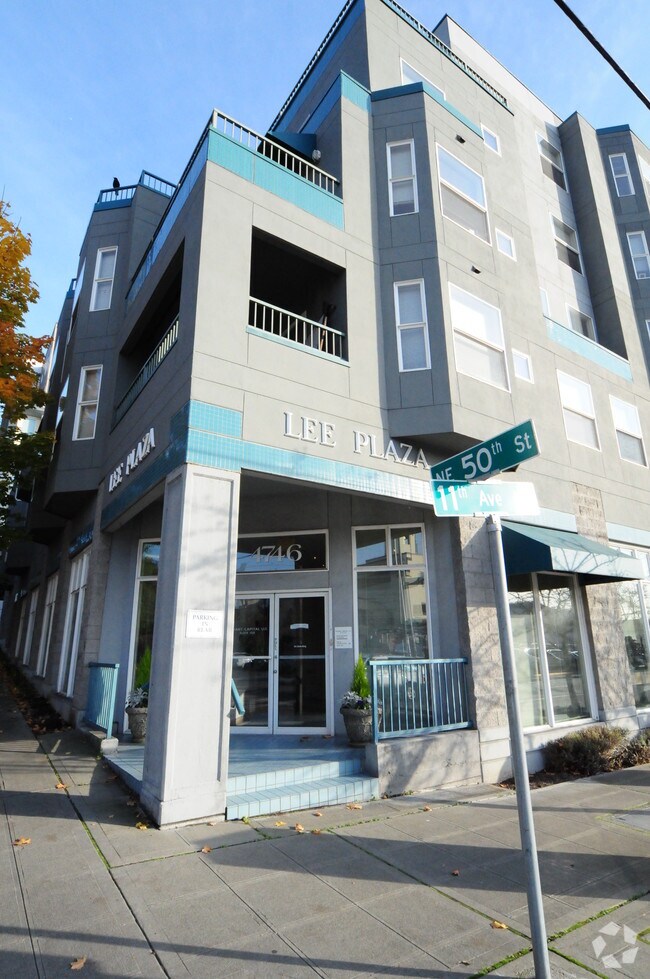 Photo - Lee Plaza Apartments