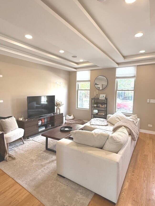 Photo - 2153 N Richmond St