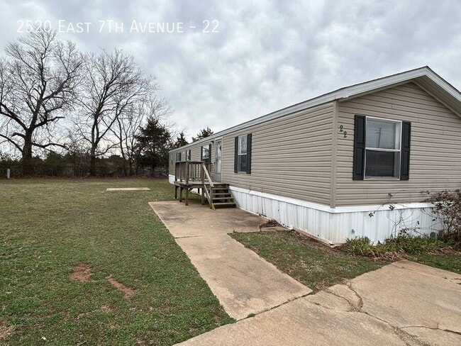 Building Photo - 2520 E 7th Ave