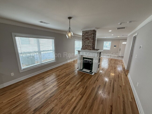 Photo - 40 Booker St NW