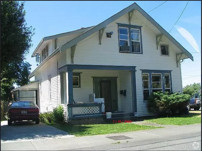 Building Photo - 4 Bedroom 2 Bath Home in the York Neighbor...