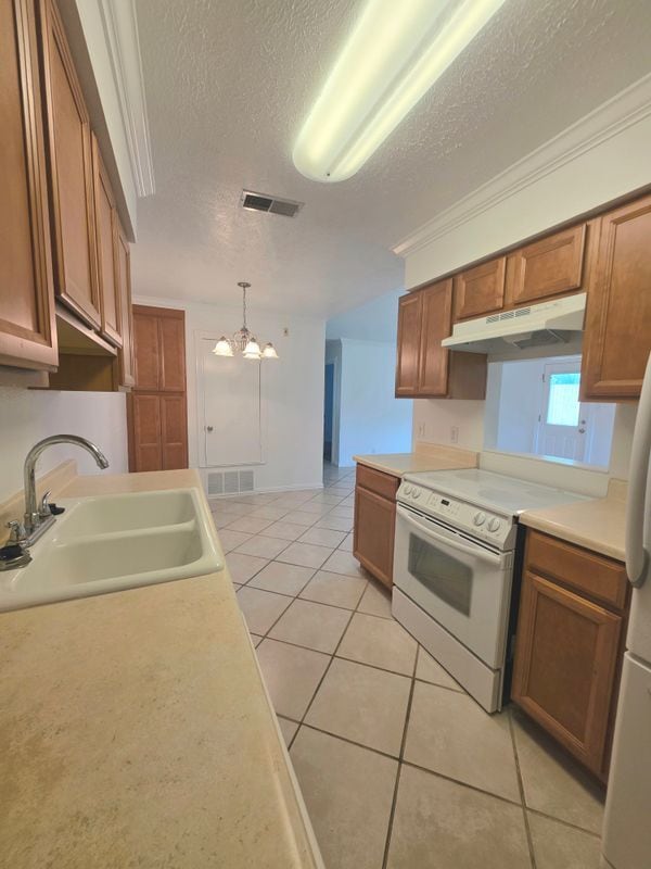 15208 Spring Hill Ln Unidad B