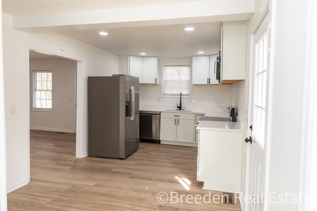 Photo - 303 Putnam St