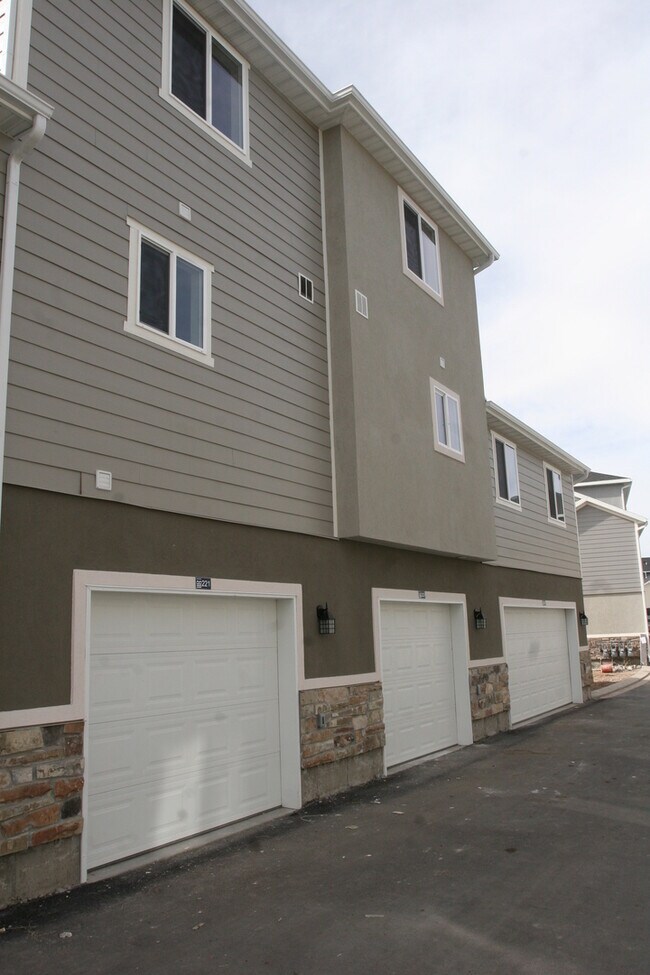 Photo - 2 Story Townhome In Vineyard