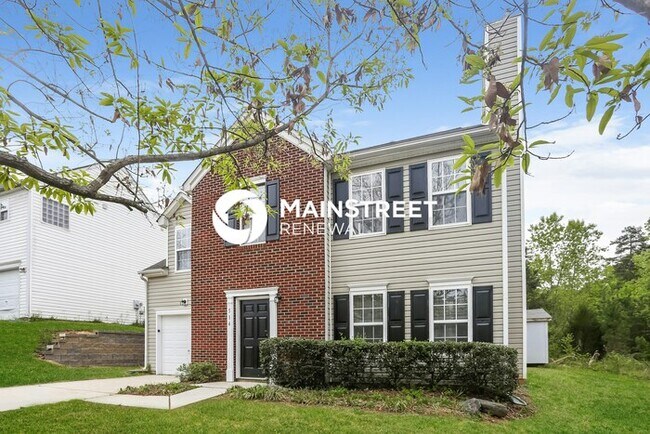 Photo - 4 Bedroom Pet-Friendly Home in CHARLOTTE, NC with Main Street Renewal