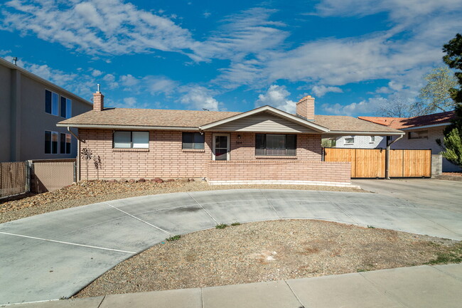 Looking for private, affordable, off campu... - Looking for private, affordable, off campu... Apartment