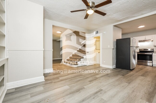 1221 Azalea Ct