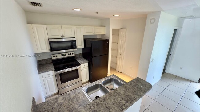 Building Photo - 2000 Freeport Dr Unit 4107 Rental