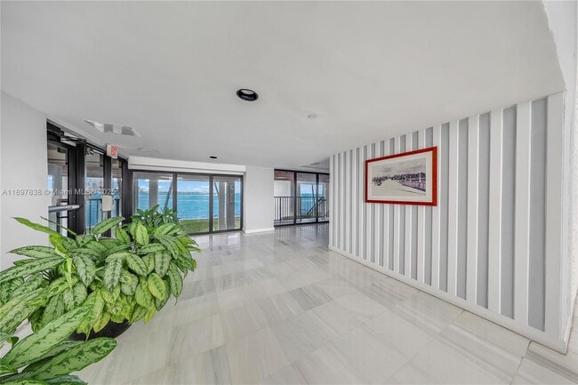 Photo - 801 N Venetian Dr Unidad 903