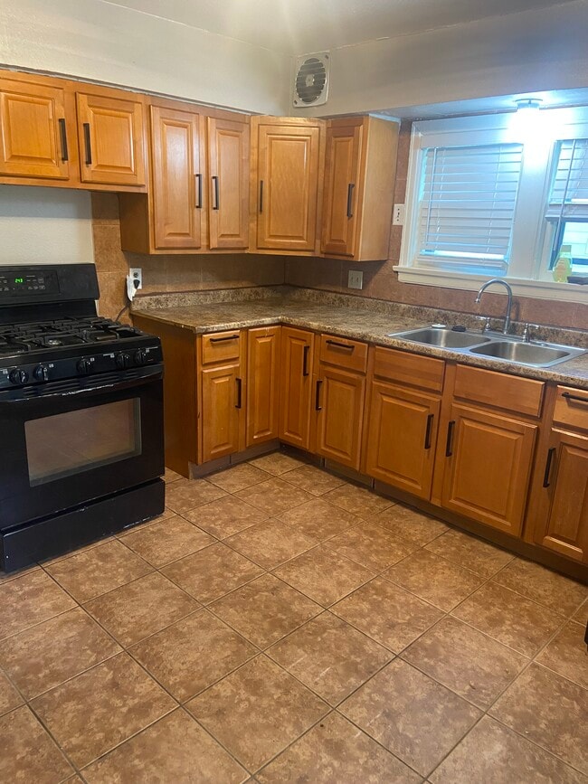 Photo - 5321 N 53rd St Unit UPPER DUPLEX FOR RENT – AVAILABLE NOW!