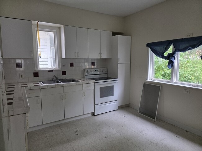 Photo - 159 80th St