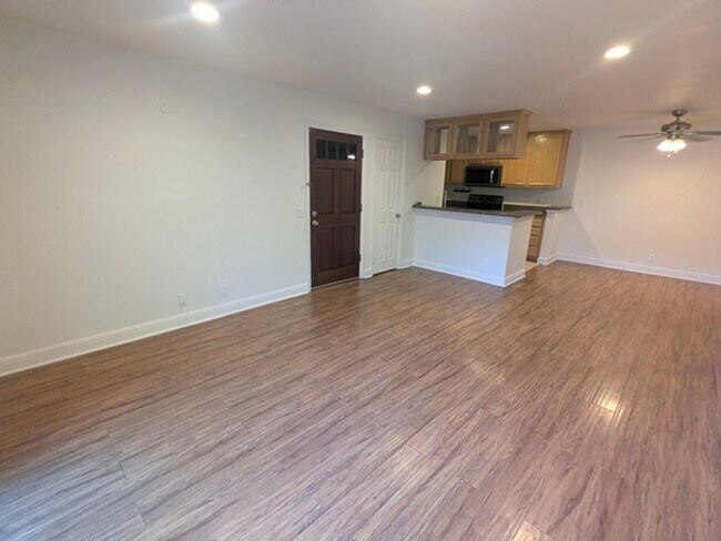 Photo - 2 Bedroom-1 Bathroom Single Story Condo; 2nd floor unit in Lakeside Unit 115