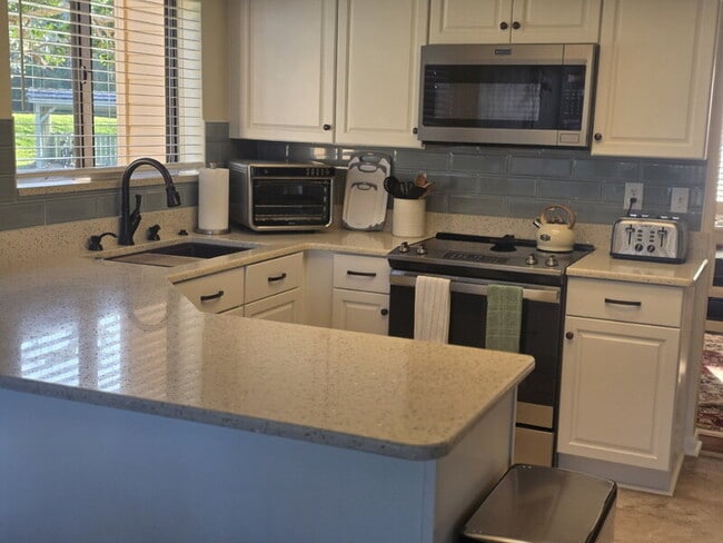 Building Photo - 113 Golden Eye Dr Unit B