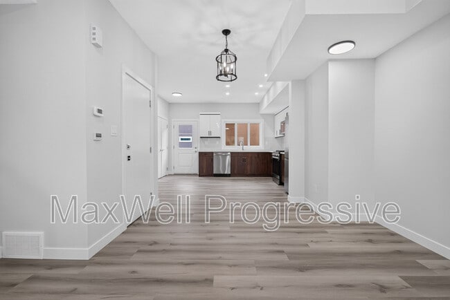 Photo - 10821-10112 112 St NW