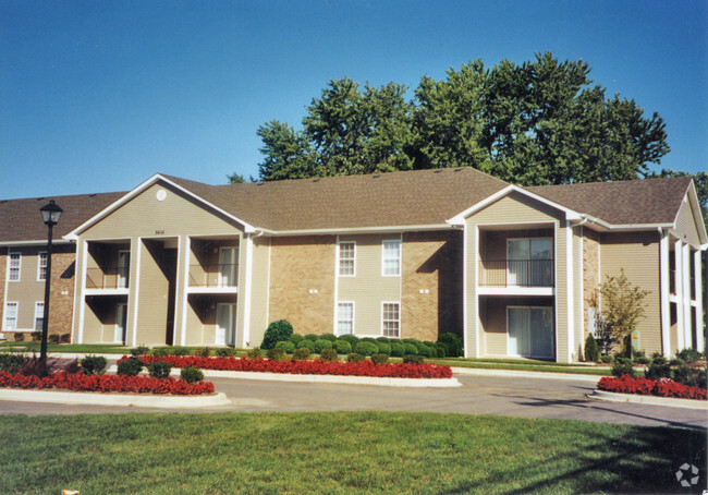 Building Photo - Hunters Run Rental