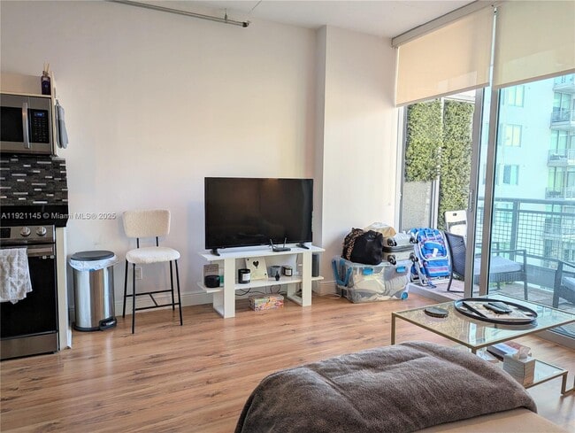 Photo - 690 SW 1st Ct Unidad 1423