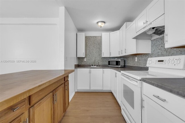 Building Photo - 2809 SW 23rd Terrace Unit 2807