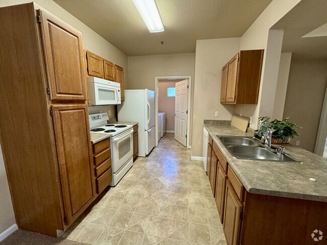 Building Photo - Gorgeous 3 bedroom 2 bathroom in Roseville! Unit APT 322