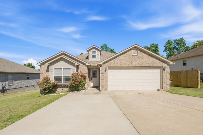 Building Photo - Move-in Ready in Sylvan Hills