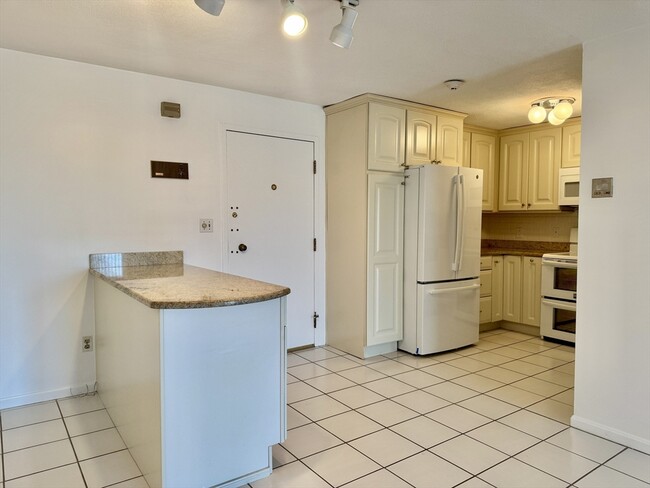 Building Photo - 395 Revere Beach Pkwy Unit 4A