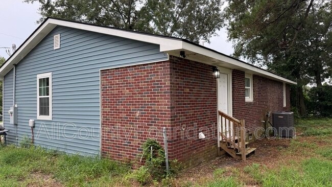 Photo - 212 Ellen St