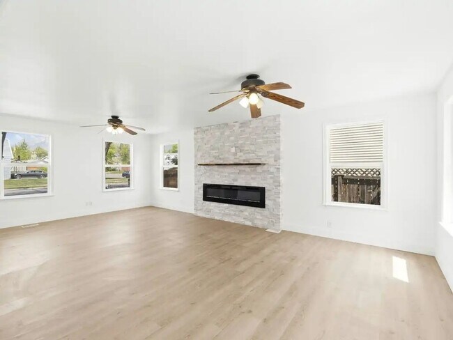 1630 Ridgemark Dr Unidad Bedroom 1
