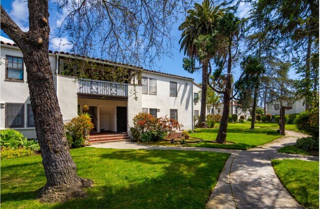 Las Palmas Apartments
