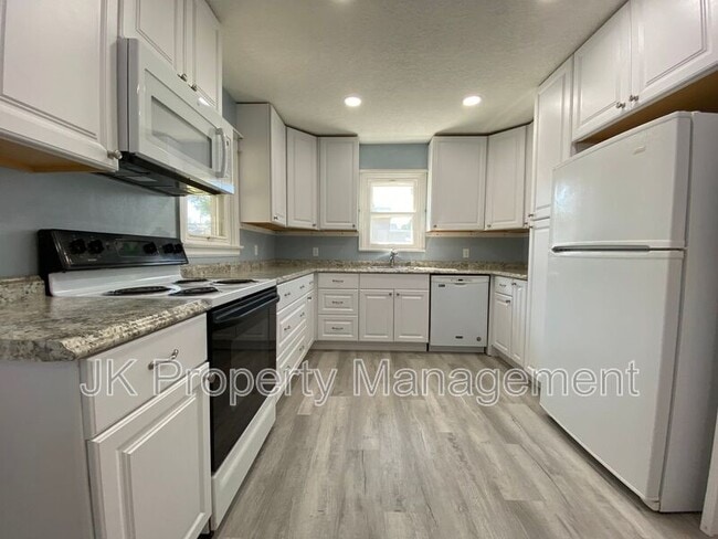 Photo - 918 1st Ave NW