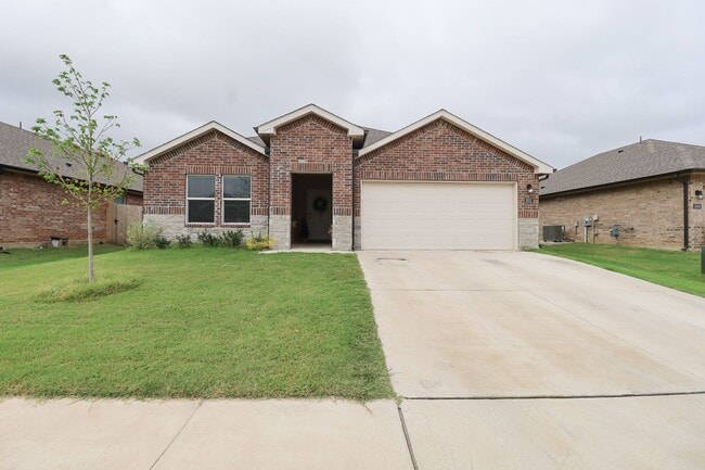 Building Photo - 4 BA Bedroom Home Available For Immediate ...